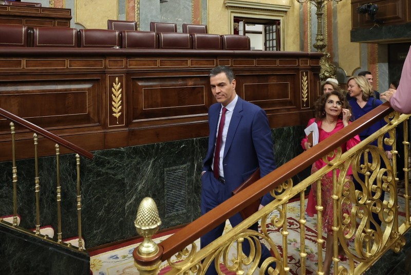 Sánchez no renuncia y pide a su base movilizar contra "la política de la vergüenza" de la ultraderecha