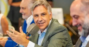 llaryora-y-acosta.webp